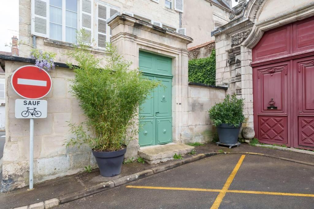 Lumineux Avec Cour Appartement *